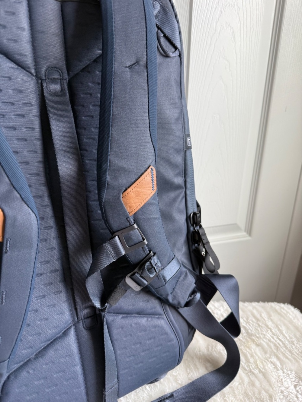 NWOT Peak Design 30L Travel Backpack - Midnight Blue - Picture 5 of 14